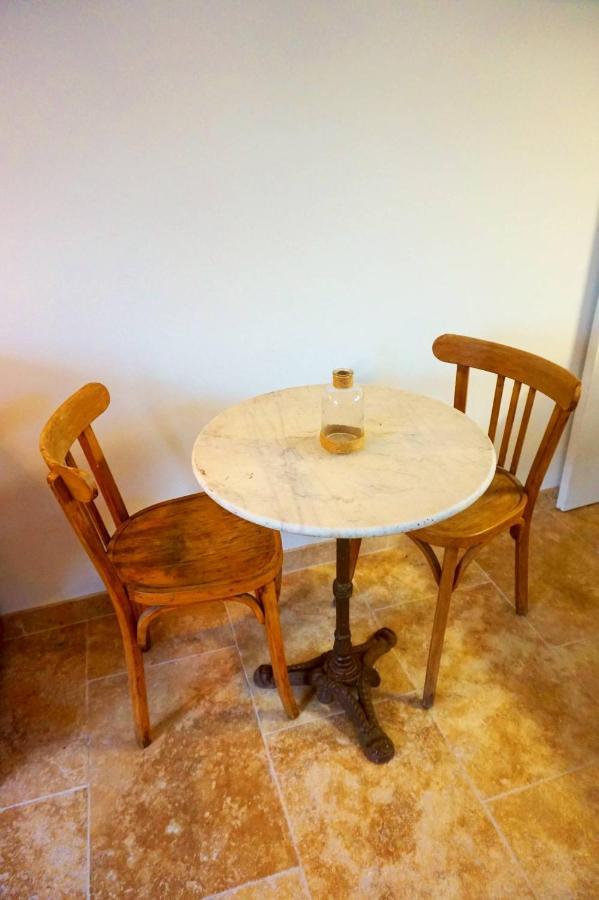 Mas De La Roule, 4 Studios, Piscine Chauffee, Spa, Parc 2 Ha, Pont D'avignon A Pied Apartment *