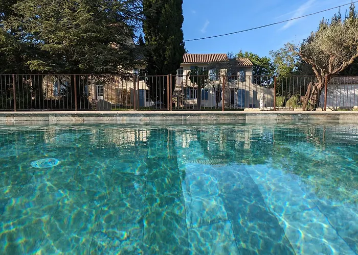 Mas De La Roule, 4 Studios, Piscine Chauffee, Studio Spa, Parc 2 Ha, Pont D\'Avignon A Pied