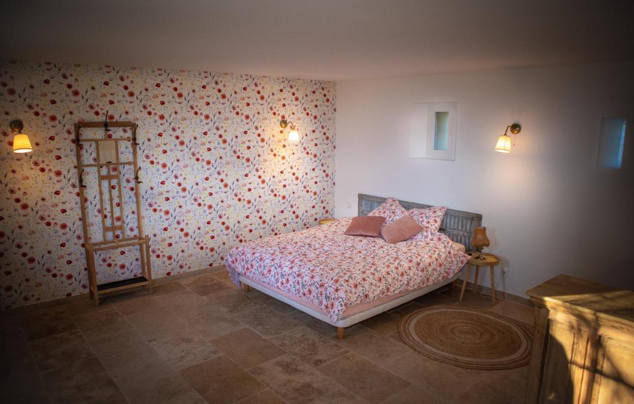 Appartamento Mas De La Roule, 4 Studios, Piscine Chauffee, Spa, Parc 2 Ha, Pont D'avignon A Pied *