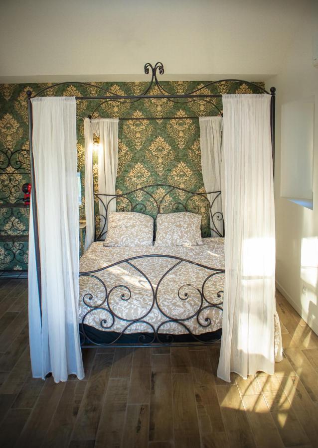 Appartamento Mas De La Roule, 4 Studios, Piscine Chauffee, Spa, Parc 2 Ha, Pont D'avignon A Pied *