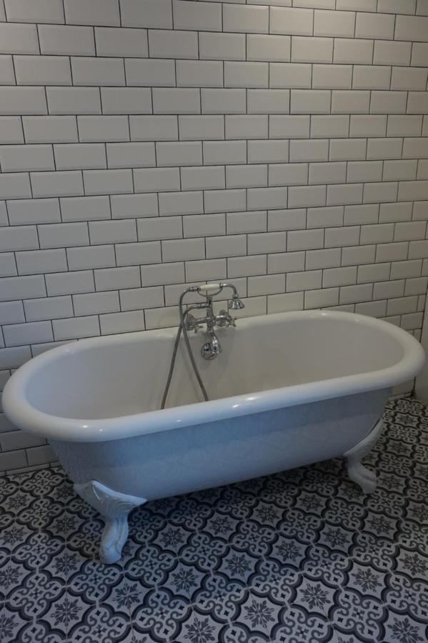 Apartamento Mas De La Roule, 4 Studios, Piscine Chauffee, Spa, Parc 2 Ha, Pont D'avignon A Pied