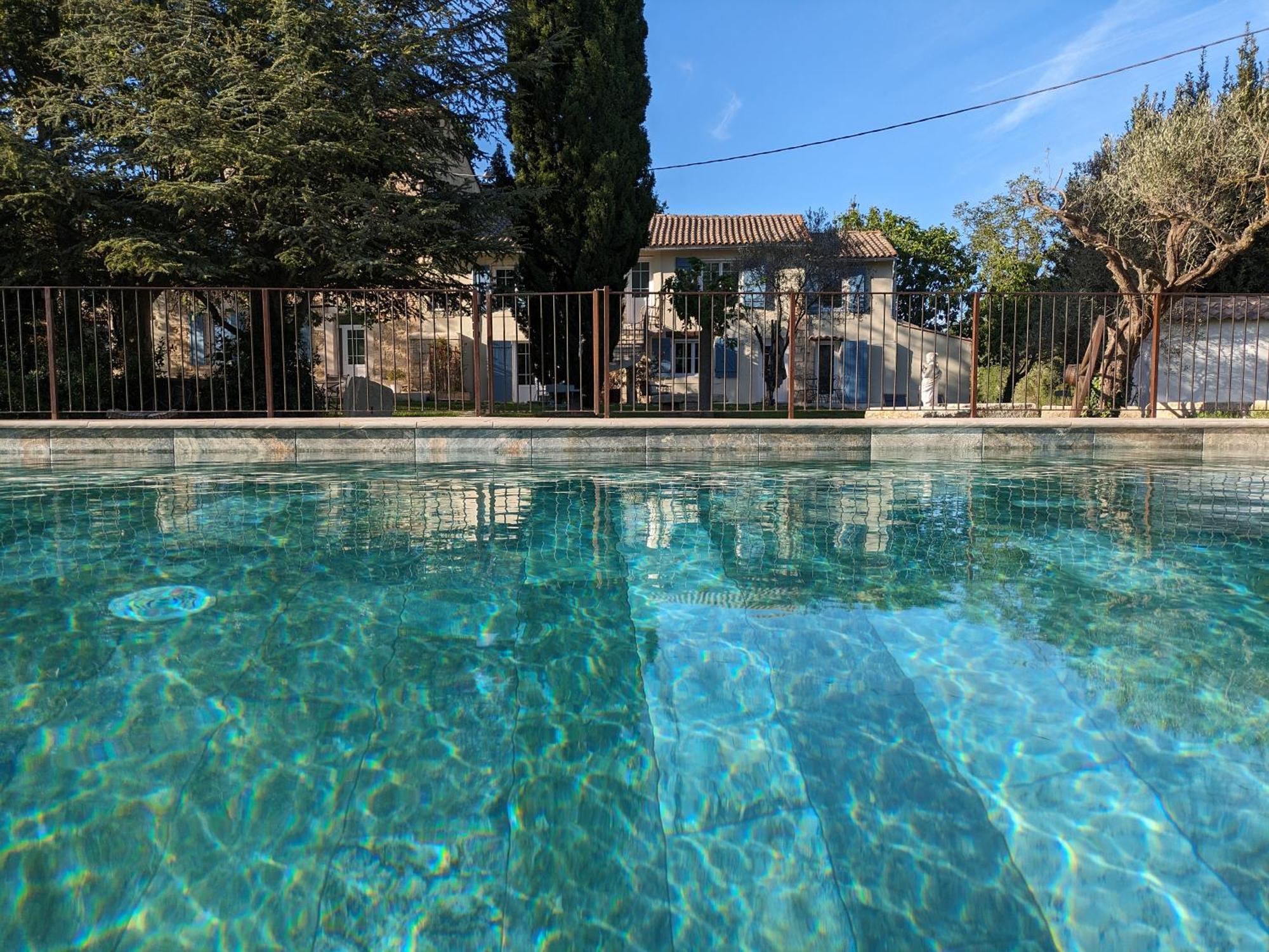 Mas De La Roule, 4 Studios, Piscine Chauffee, Spa, Parc 2 Ha, Pont D'avignon A Pied Appartamento *
