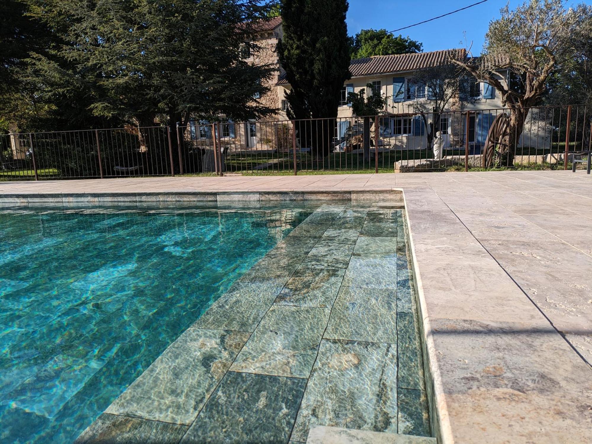 Appartamento Mas De La Roule, 4 Studios, Piscine Chauffee, Spa, Parc 2 Ha, Pont D'avignon A Pied