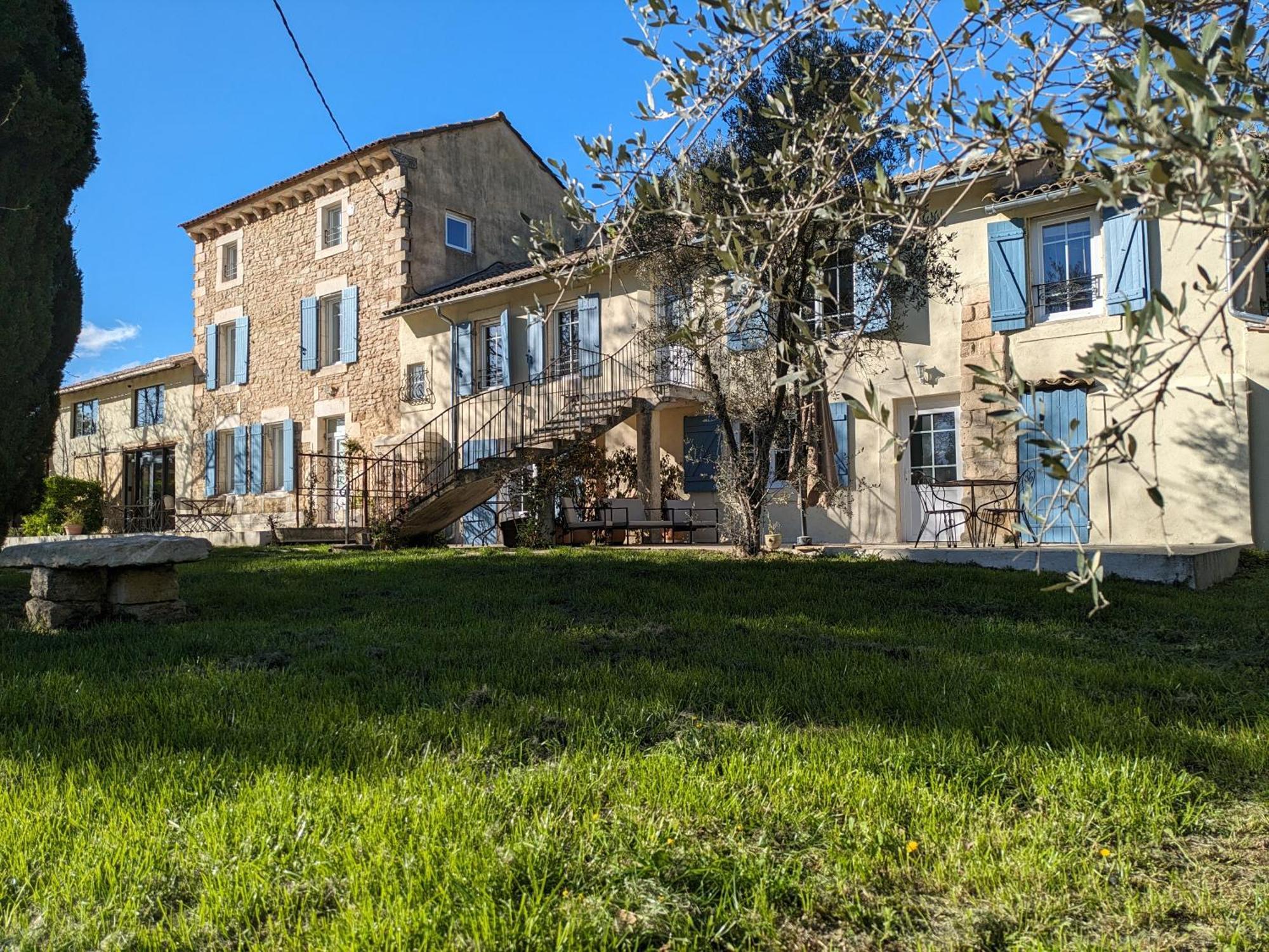 Appartamento Mas De La Roule, 4 Studios, Piscine Chauffee, Spa, Parc 2 Ha, Pont D'avignon A Pied *