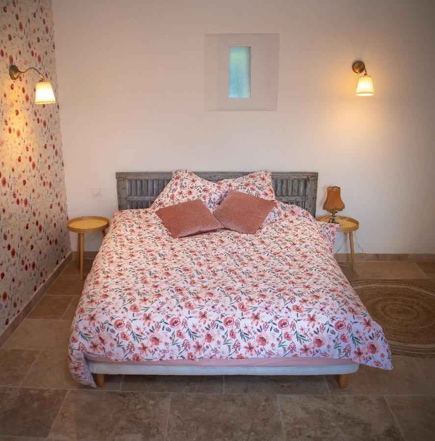 Mas De La Roule, 4 Studios, Piscine Chauffee, Spa, Parc 2 Ha, Pont D'avignon A Pied Appartement Avignon